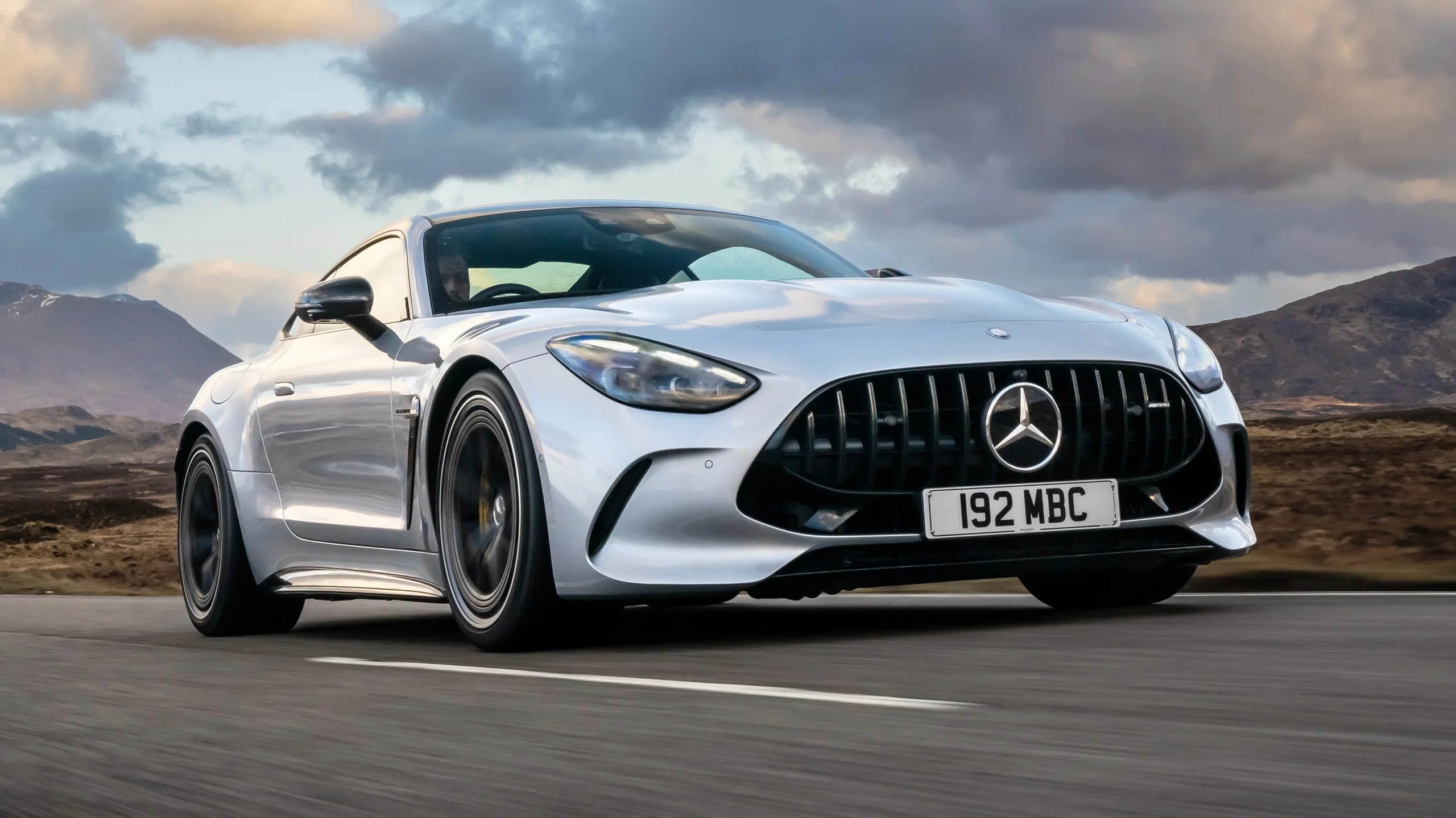 mobil sport mewah Mercedes-Benz AMG Gt - Moladin