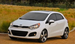 mobil yang ada sunroof kia rio - moladin