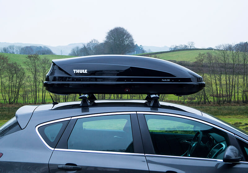 10 Merek Roof Box Mobil Terbaik 2025 dan Tips Memilihnya roof box mobil Thule Pacific - Moladin