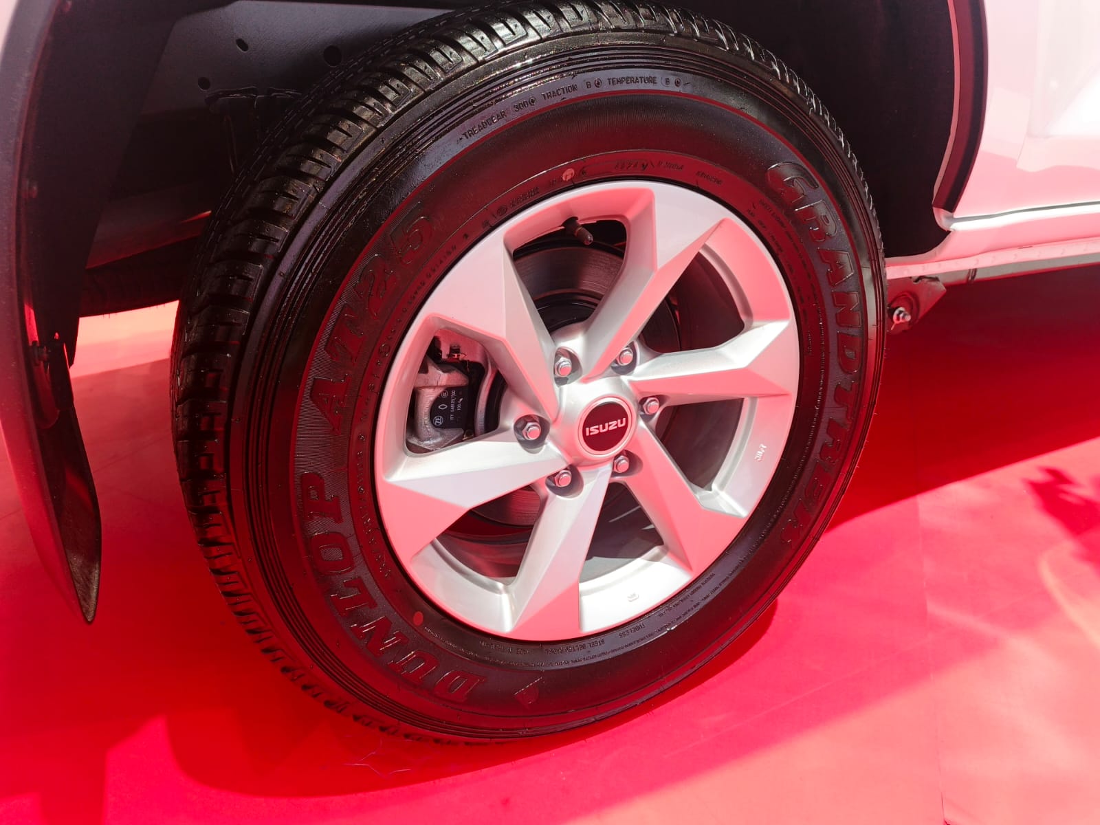 3 isuzu lcv giias 2025