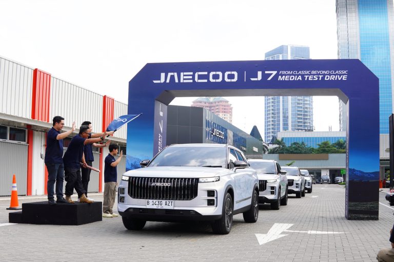 Moladin Harga JAECOO J7 SHS-P 2026, SUV Plug-in Hybrid Dengan Teknologi PHEV ...