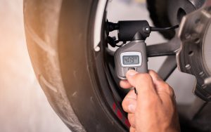 Daftar Tekanan Ban Motor yang Ideal Semua Tipe, Lengkap!