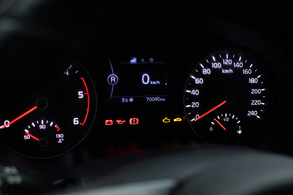 perbedaan speedometer, odometer, dan tachometer by Moladin