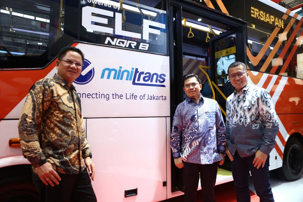 Isuzu ELF NQR B Jadi Andalan Armada Transjakarta