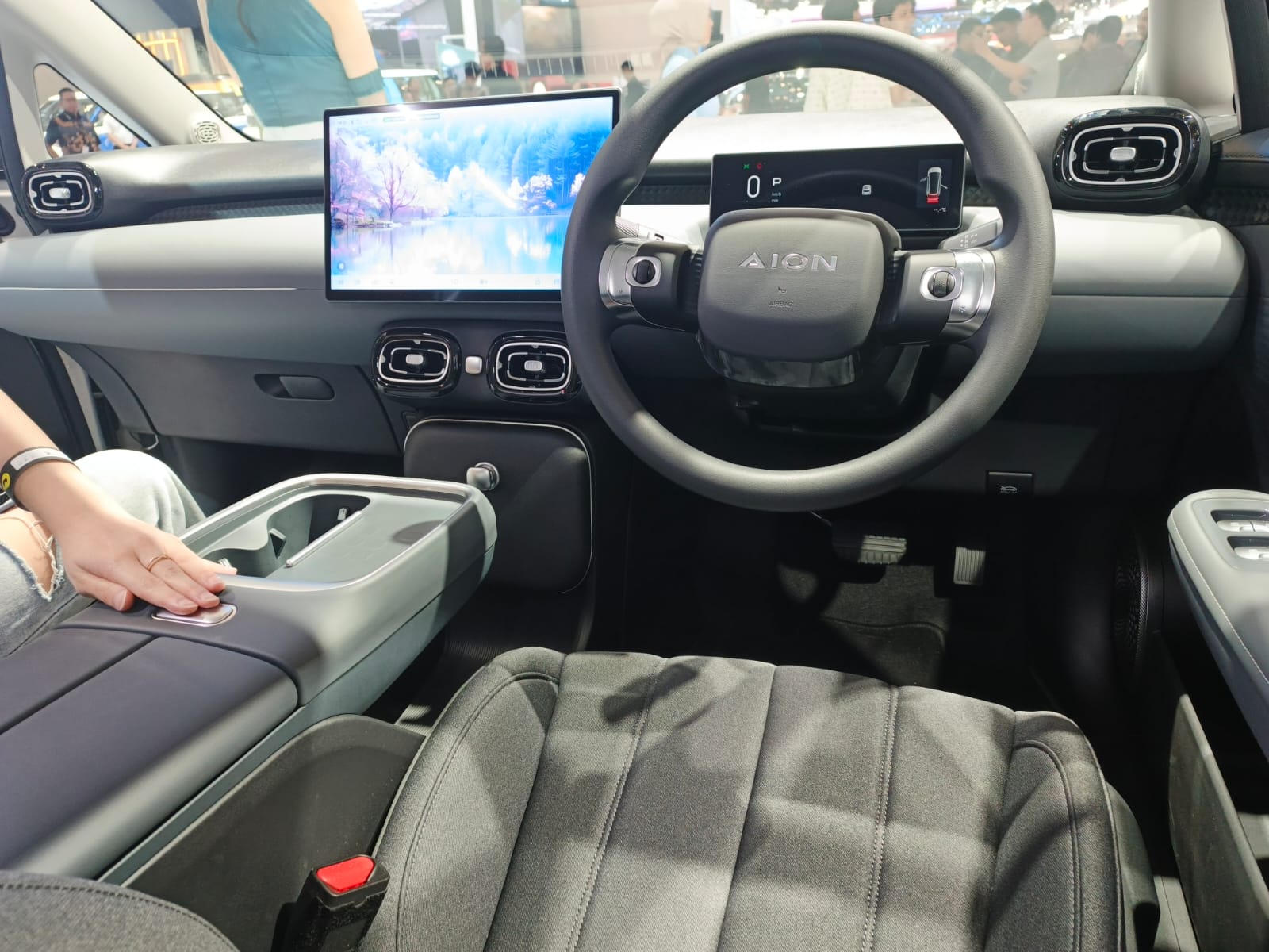 AION UT Ekspos Fitur Keselamatan Lengkap, Klaim Aman Charge di SPKLU Sambil Hidupkan AC aion ut 2025 4