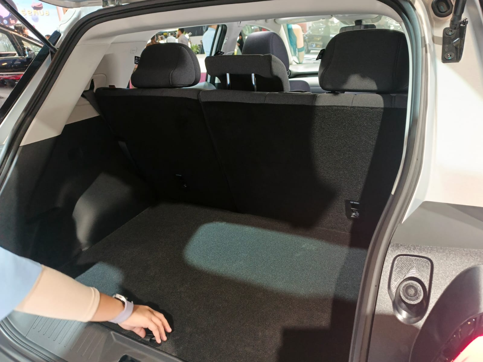 Rilis di GIIAS 2025, Geber Cashback Rp 5 Juta di Masa Pre-Booking AION UT aion ut 2025 6