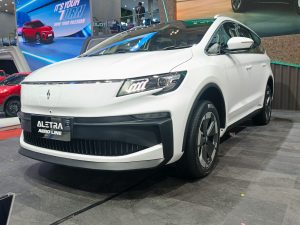 Aletra L8 EV AERO LINE Mobil Listrik Keluarga Sarat Gaya Kreasi Anak Bangsa