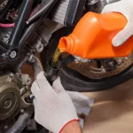 Berapa KM Ganti Oli Motor Matic? Ini Patokannya - Tuwaga