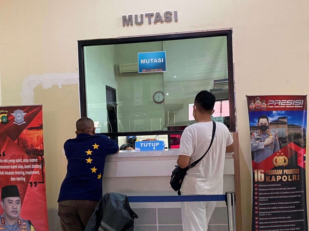 biaya mutasi dan balik nama mobil 2025 - Moladin