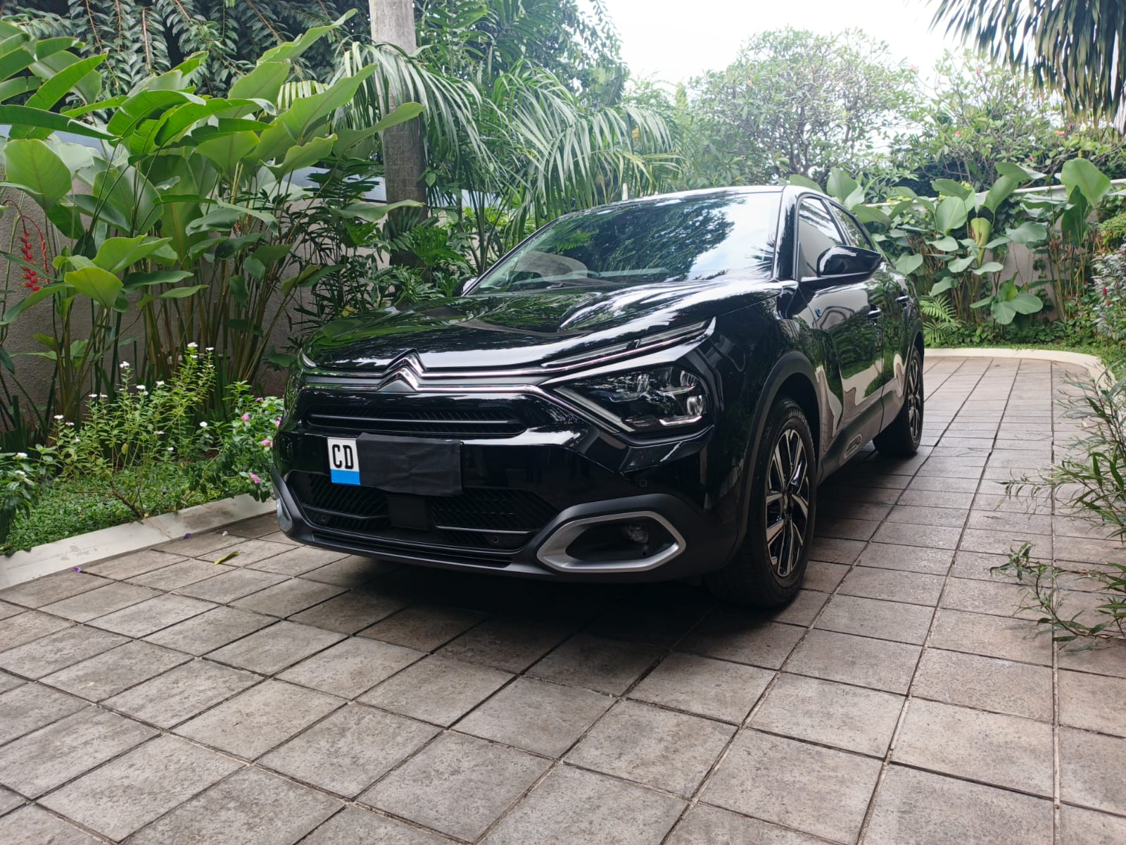 Citroën Ë-C4 Pertama Sah Milik Kedutaan Besar Prancis di Indonesia, Mau Beli Segini Harganya! citroen ec4 kedubes prancis 111