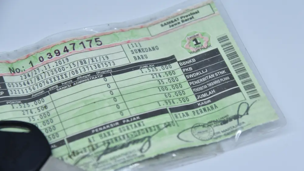 Syarat Bayar Pajak Mobil Tahunan dan 5 Tahunan, Apa Saja? denda telat bayar pajak mobil - Moladin