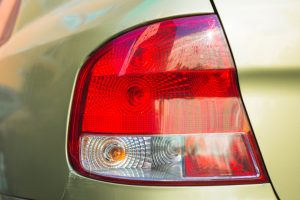 Ini 4 Fungsi Lampu Hazard Mobil yang Benar