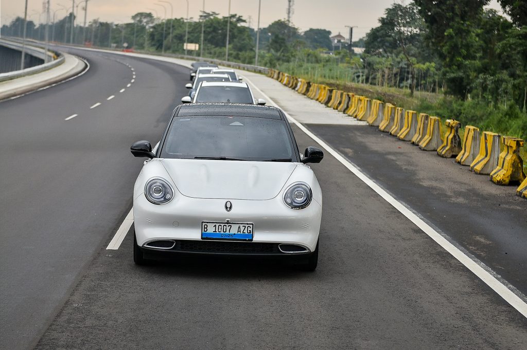 Nyobain Langsung ORA 03 Mobil Listrik Rasa Klasik yang Futuristik