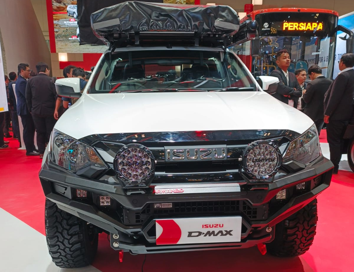 New Isuzu MU-X 4WD dan Traga Edisi Ulang Tahun Muncul di GIIAS 2025 isuzu 12