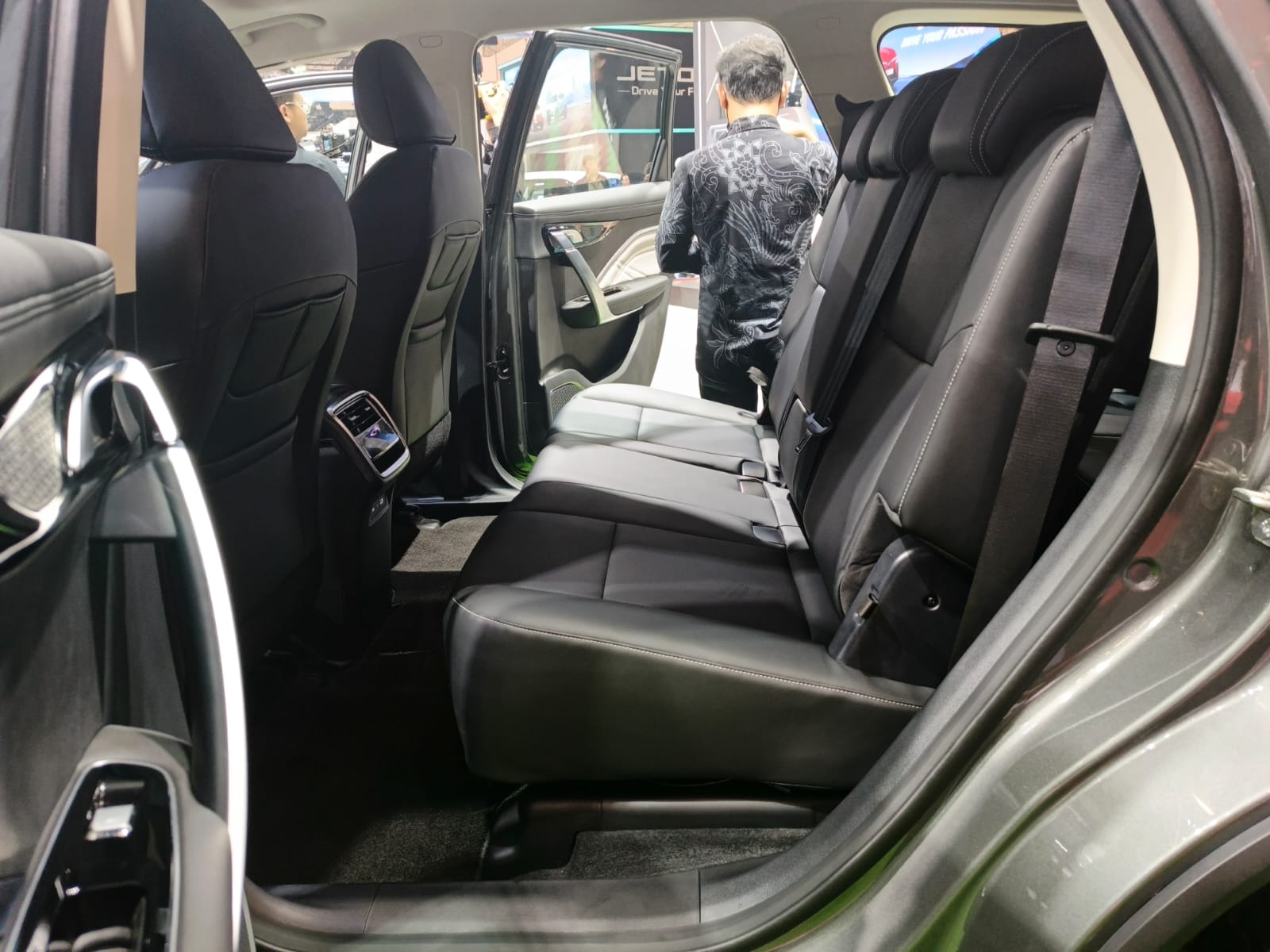 MPV Listrik Aletra L8 8-Seater Meluncur di GIIAS 2025, Harga Menggiurkan! jokbariskedua aletra 1 1