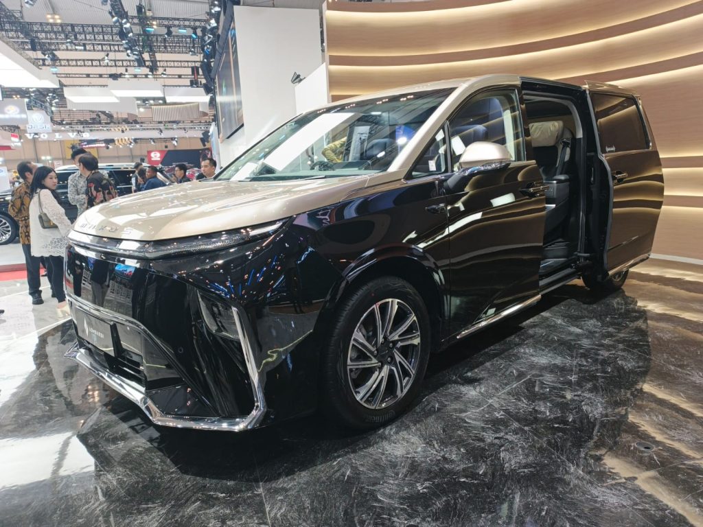 MAXUS MIFA 9 Hadirkan Kabin Premium Kolaborasi Bareng Lombardi