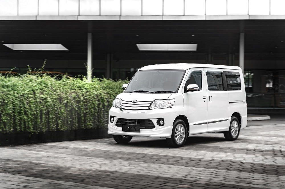 mobil campervan daihatsu luxio - moladin