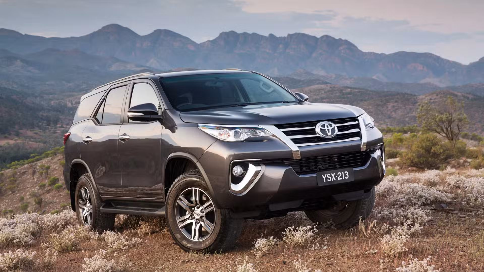 Pajak Mobil Fortuner Terbaru 2025 Lengkap Semua Tipe!