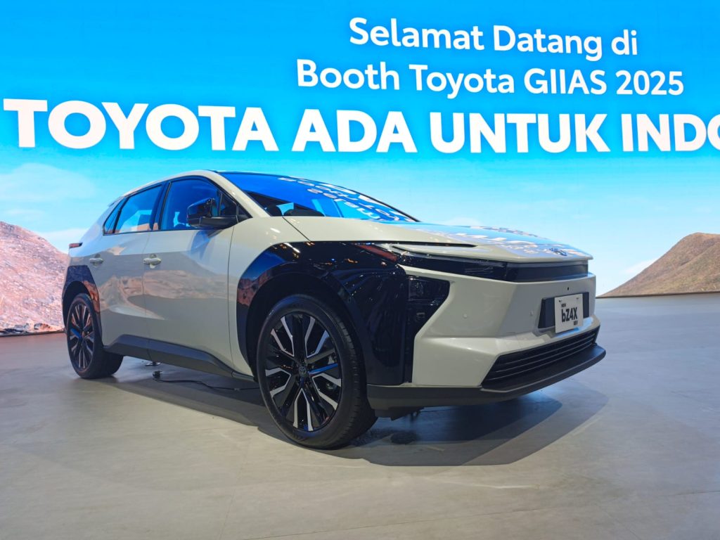 Toyota Menampilkan New bZ4X Produksi Lokal di GIIAS 2025