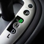 Pahami 9 Kode pada Tuas Mobil Matic Beserta Artinya