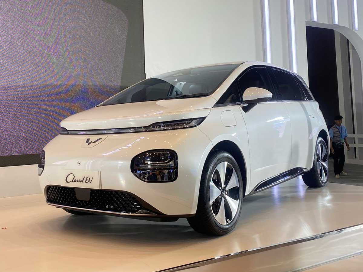 wuling cloud EV mobil listrik indonesia - Moladin