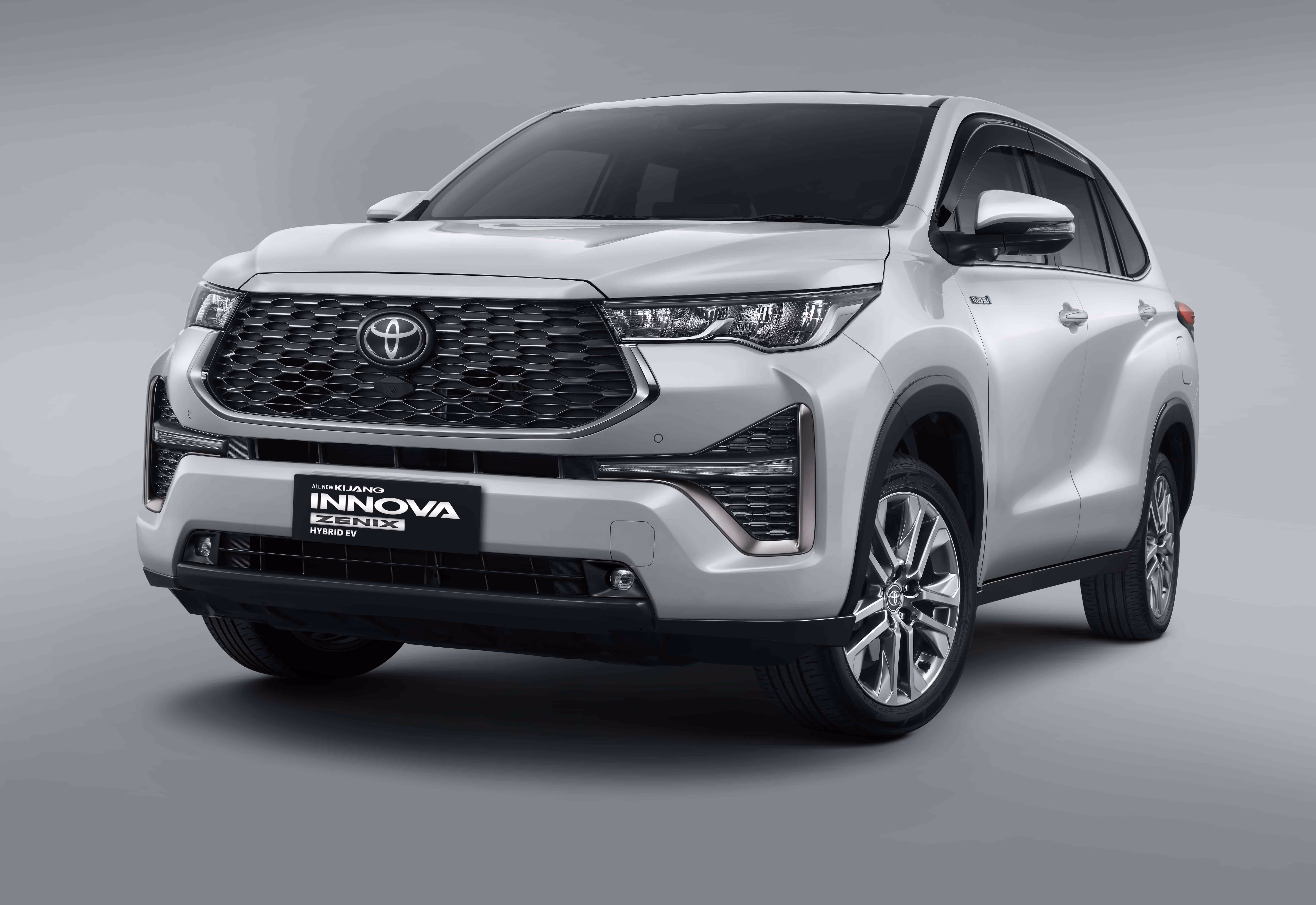 Innova Zenix mobil 3 baris terbaik