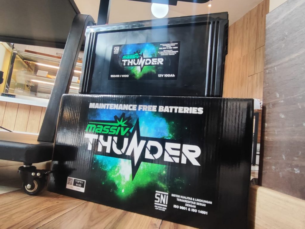 Aki Massiv Thunder Maintenance Free Big Type