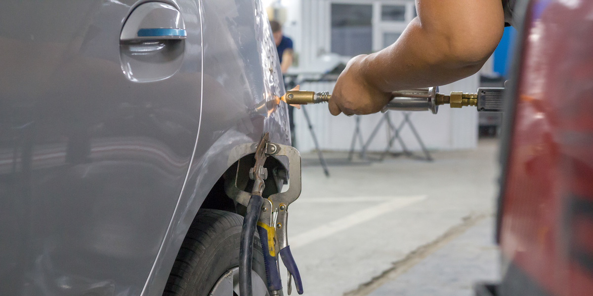 biaya perbaikan mobil penyok - Moladin