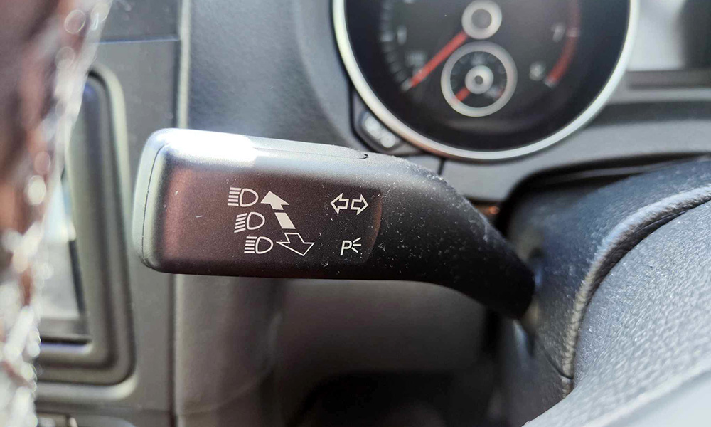 cara kerja lampu sein mobil - Moladin