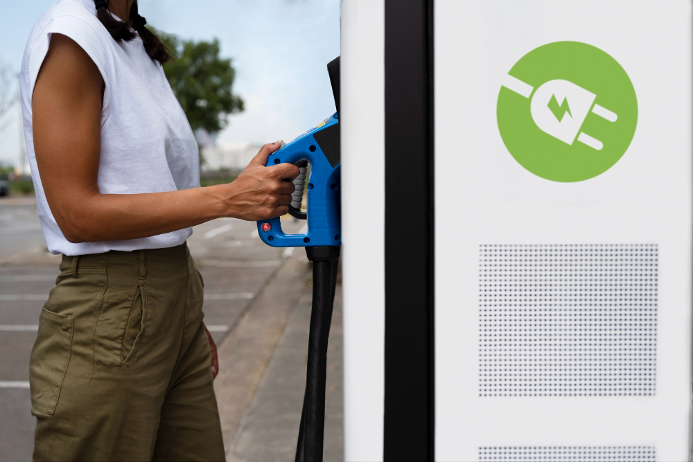 tempat charger motor listrik terdekat di Jakarta by Moladin