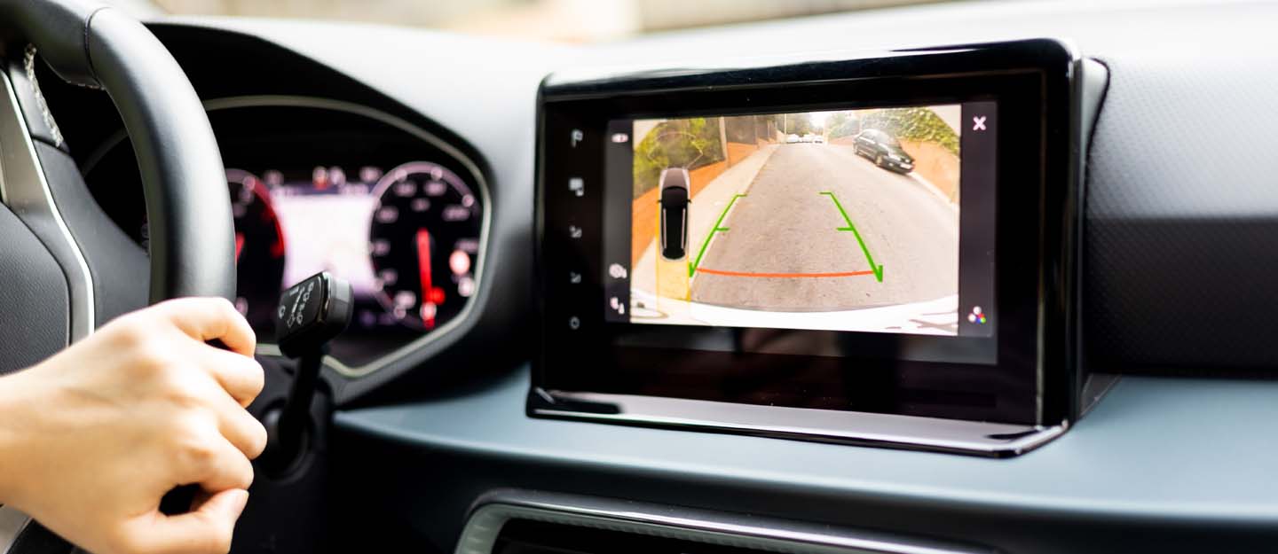 5 Fungsi Sensor Parkir Mobil, Jenis, dan Tips Perawatan jenis sensor parkir mobil - Moladin