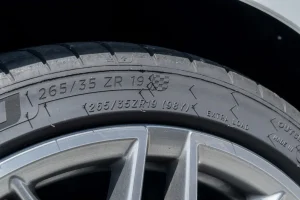 8 Arti Kode Ban Mobil dan Cara Membacanya dengan Benar