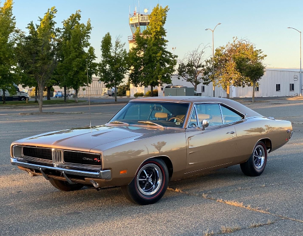 mobil klasik amerika Dodge Charger R:T - Moladin