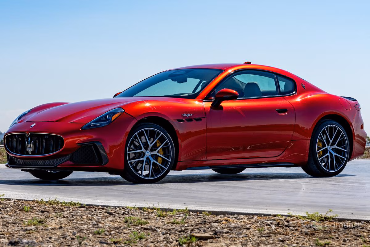 12 Mobil Orang Kaya Indonesia, Harganya Capai Miliaran! mobil orang kaya Maserati GranTurismo - Moladin