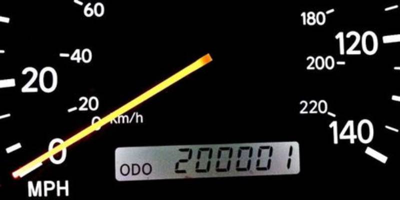 odometer mobil by Moladin