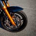 Ini 5 Penyebab Ban Motor Bocor Halus - Tuwaga