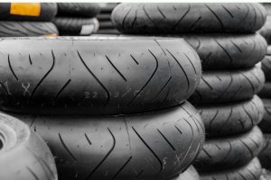 10 Perbedaan Ban Tubeless dan Ban Biasa Motor, Pilih Mana?