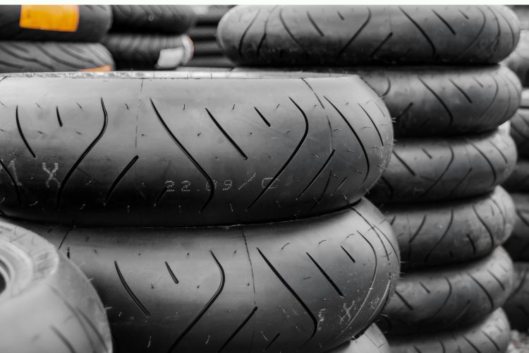 perbedaan ban tubeless dan ban biasa motor - Moladin