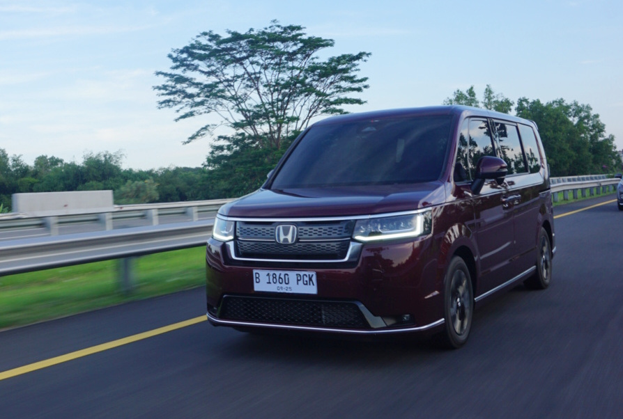 Bareng Dua Saudaranya, Nyetir Honda STEP WGN e:HEV 700 km Jakarta – Surabaya stp wgn 1