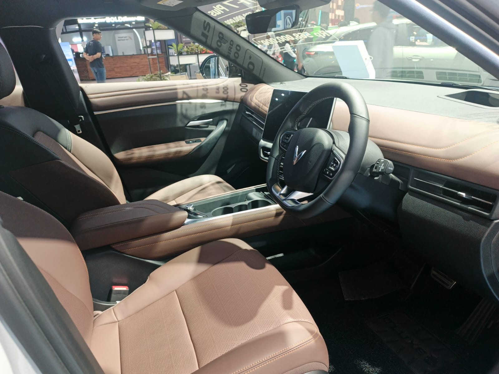 Debut di Amerika Kini di Indonesia, VinFast VF 7 Incar Siapa? vinfast vf7 2