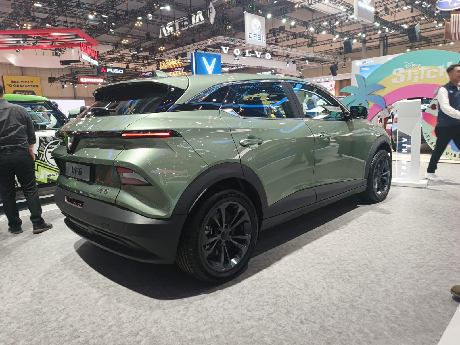 Debut di Amerika Kini di Indonesia, VinFast VF 7 Incar Siapa? vinfast vf7 5