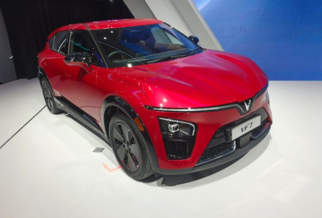 Debut di Amerika Kini di Indonesia, VinFast VF 7 Incar Siapa?