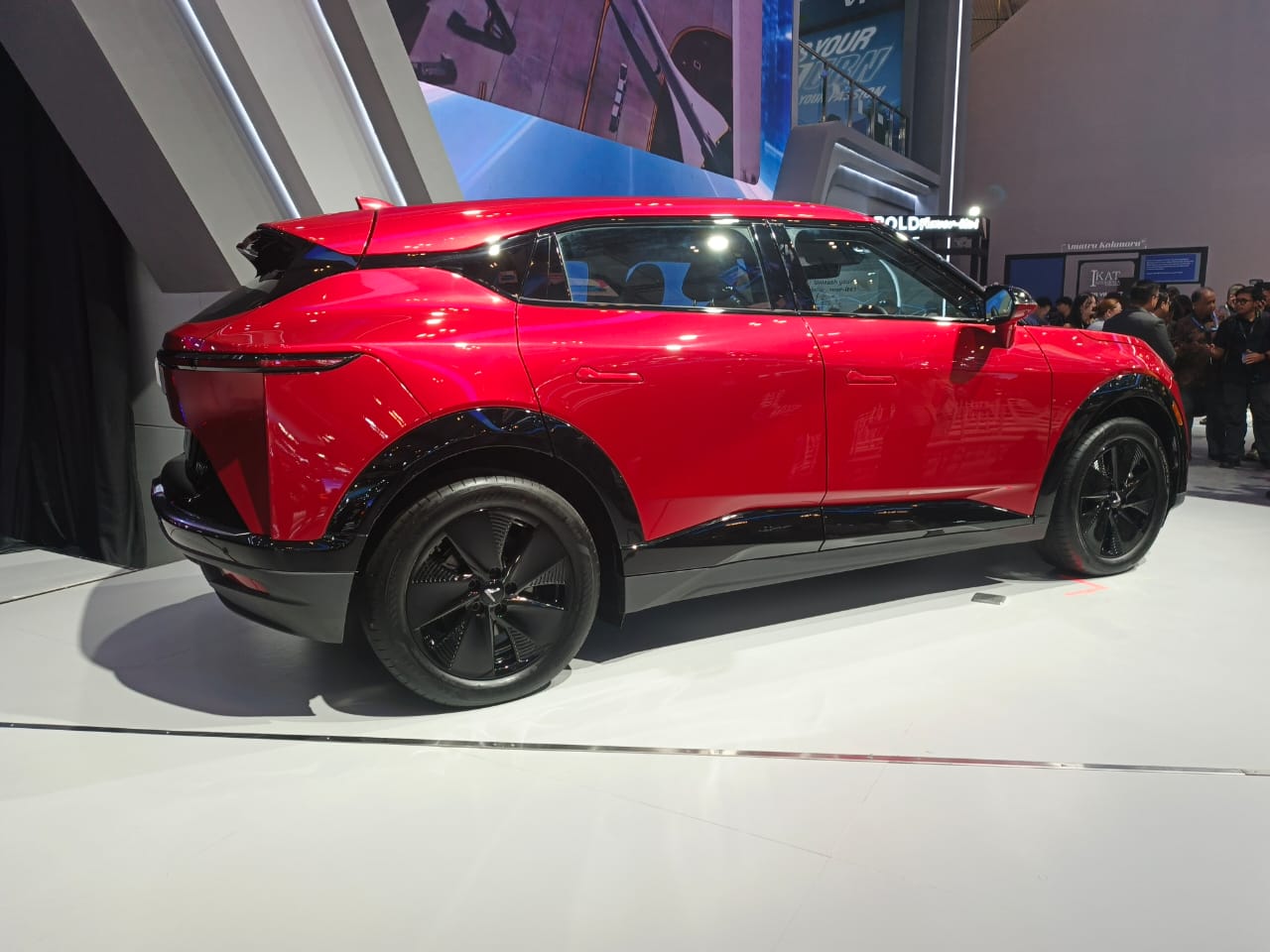 Debut di Amerika Kini di Indonesia, VinFast VF 7 Incar Siapa? vinfast vf7 8