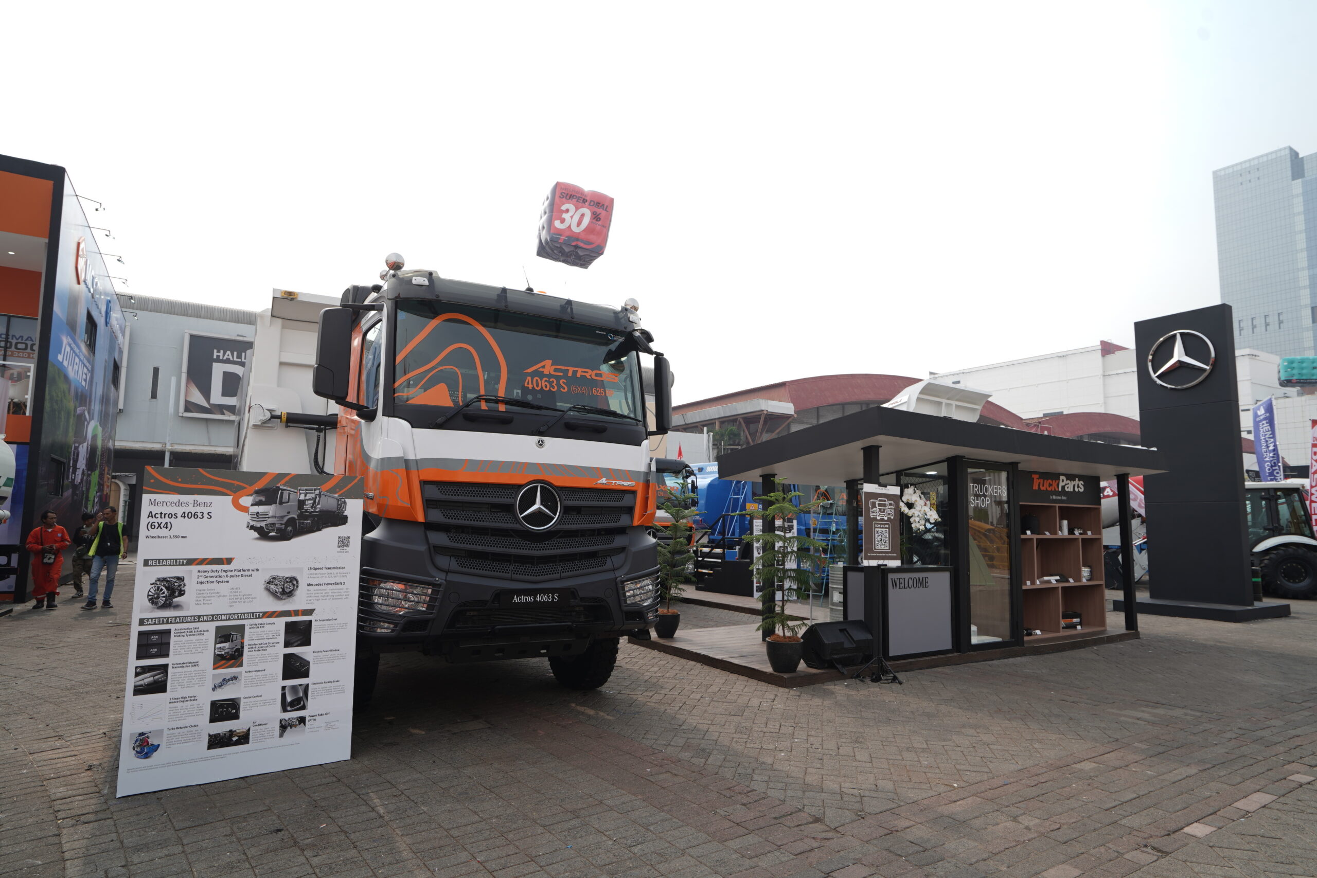 Karoseri Daimler Mini Workshop IMG 0090 scaled