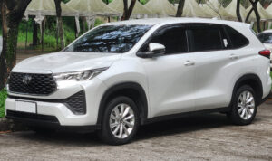 Daftar Mobil 6 Kursi Terbaik Toyota Innova mobil 6 kursi