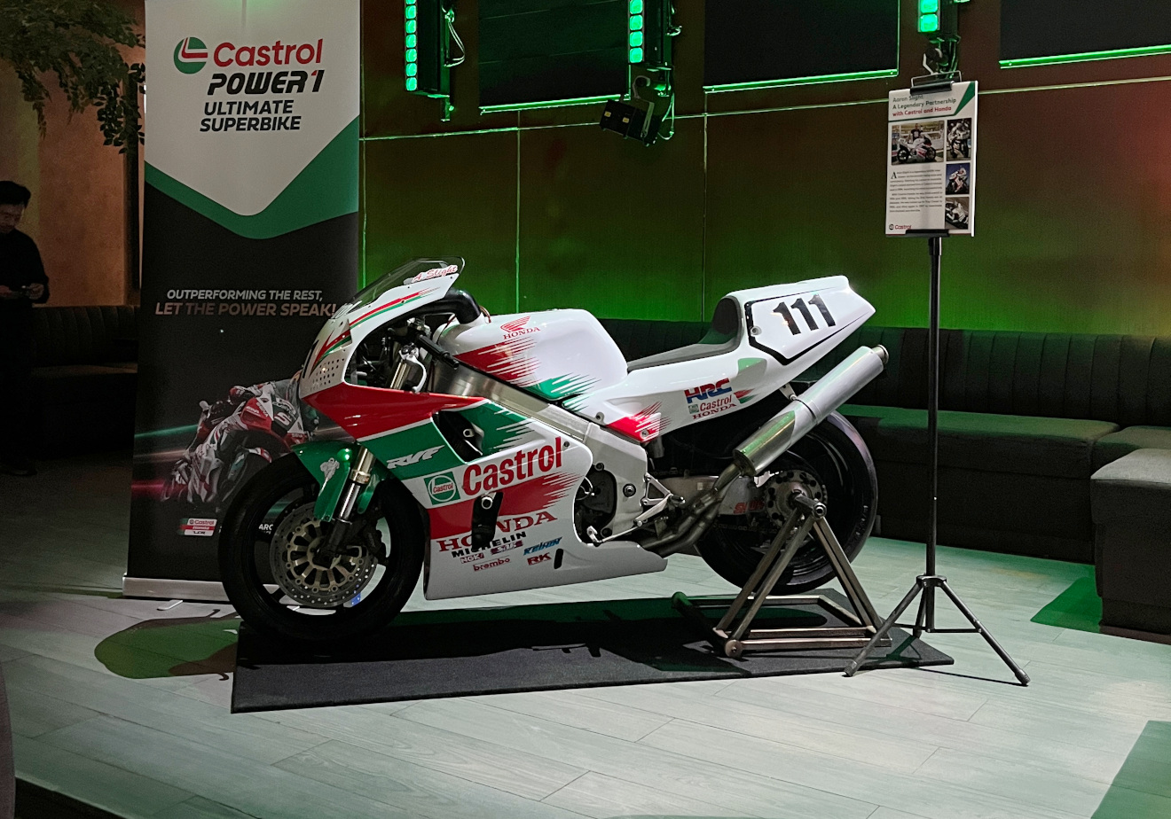 Castrol POWER1 ULTIMATE SUPERBIKE 10W-50 Diluncurkan castrol power1 2