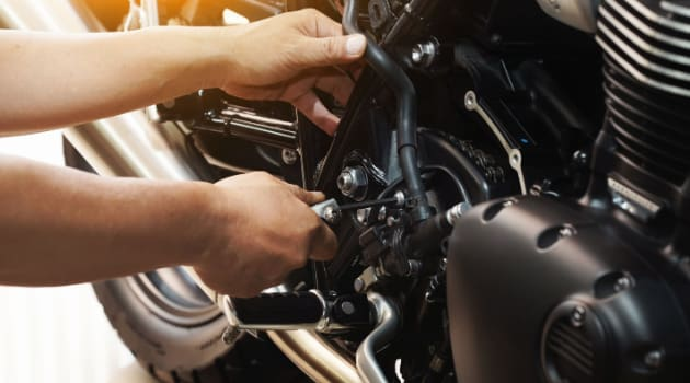 12 Penyebab Motor Karbu Brebet Saat Digas dan Solusinya cara mengatasi motor karbu brebet saat digas - Moladin