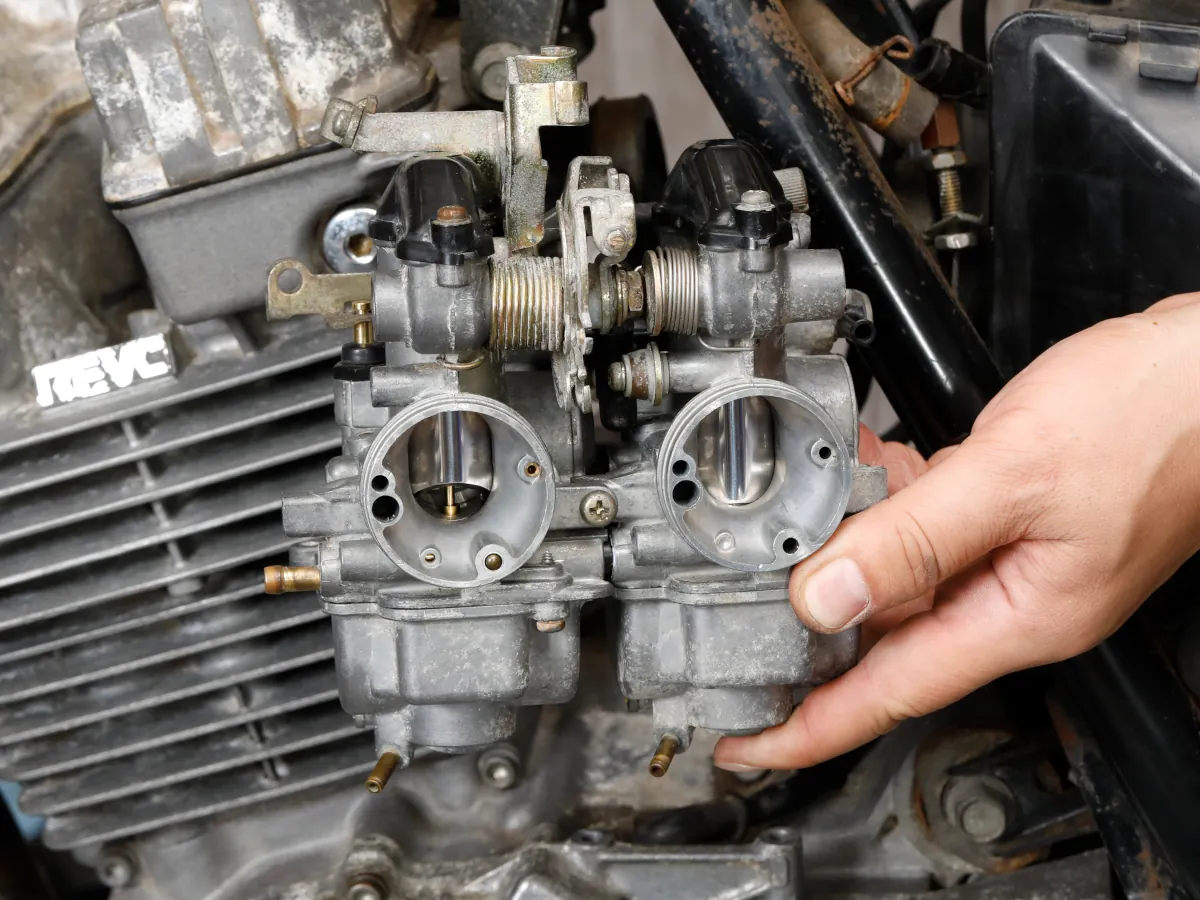 12 Komponen Karburator Motor Lengkap dengan Fungsi dan Cara Kerja komponen karburator motor - Moladin