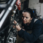 Motor Bau Bensin? Cek 9 Penyebab dan Cara Mengatasinya