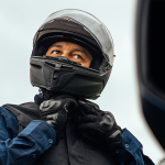 Mengapa Seorang Pengendara Motor Harus Mengenakan Helm Berstandar SNI? - Tuwaga